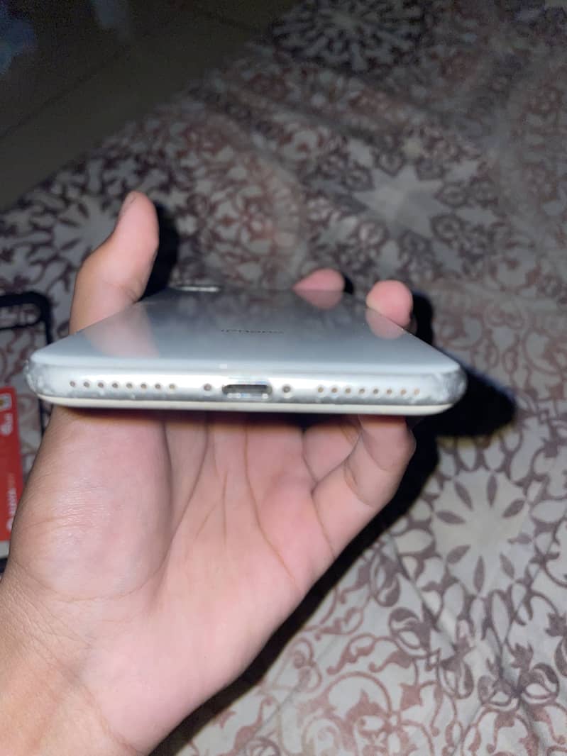 Apple iPhone 8 Plus 4