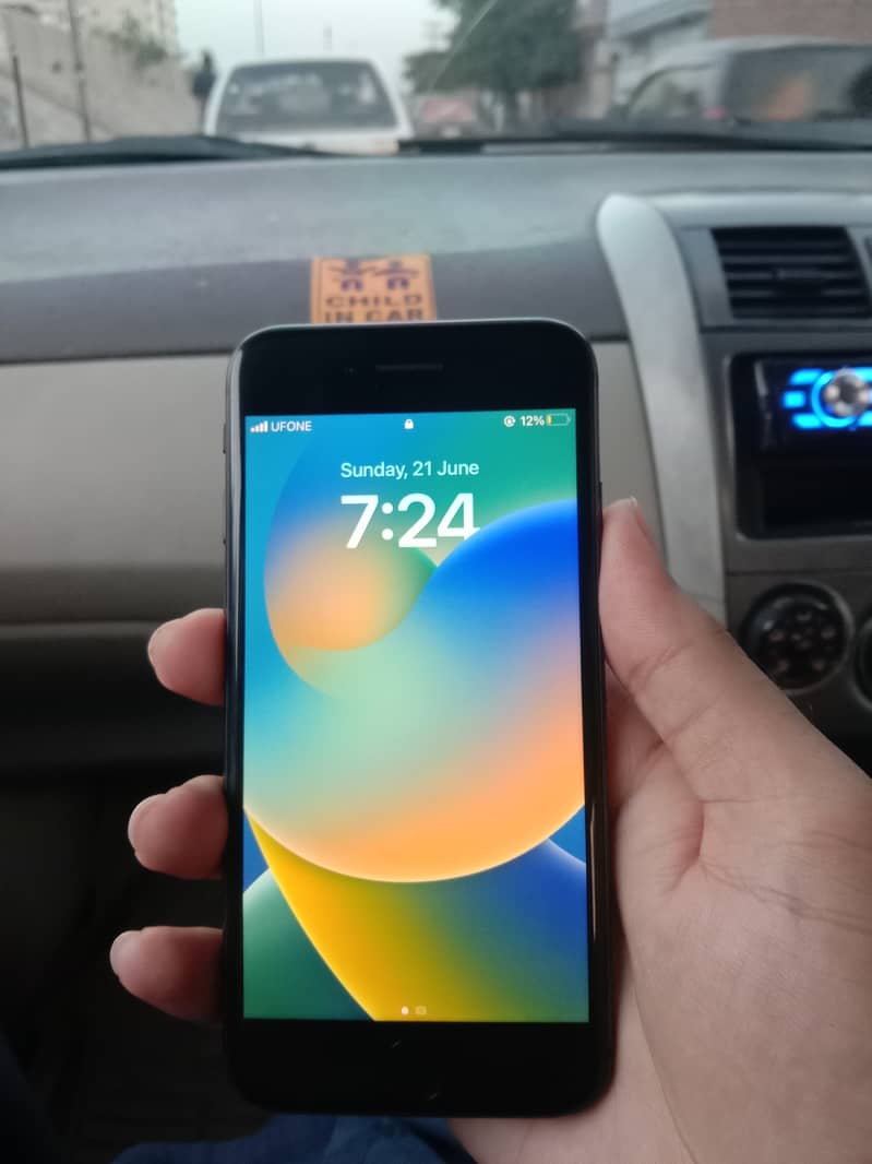 Apple iPhone 8 0