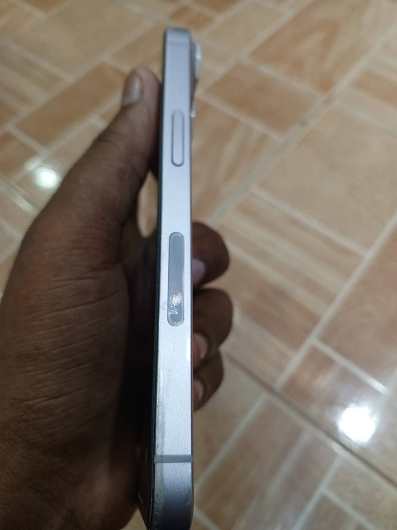 Apple iPhone 14 3