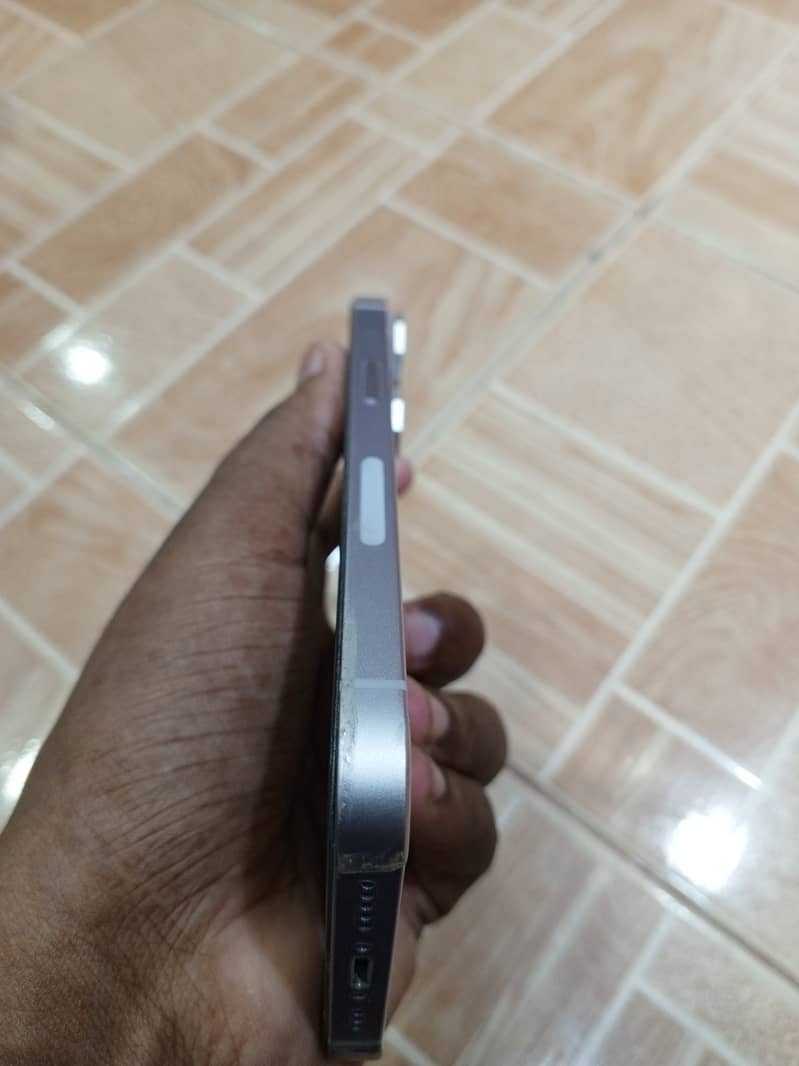 Apple iPhone 14 4