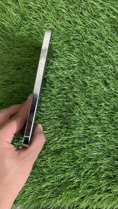 Apple iPhone 14 Pro Max 128 back minor crack on top