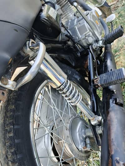 motorcycle A1 condition mein hai motorcycle bilkul new hai koi kaam