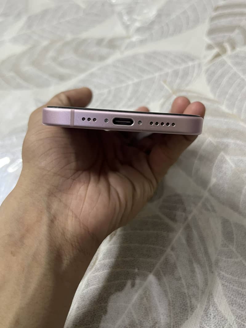 iPhone 15 3