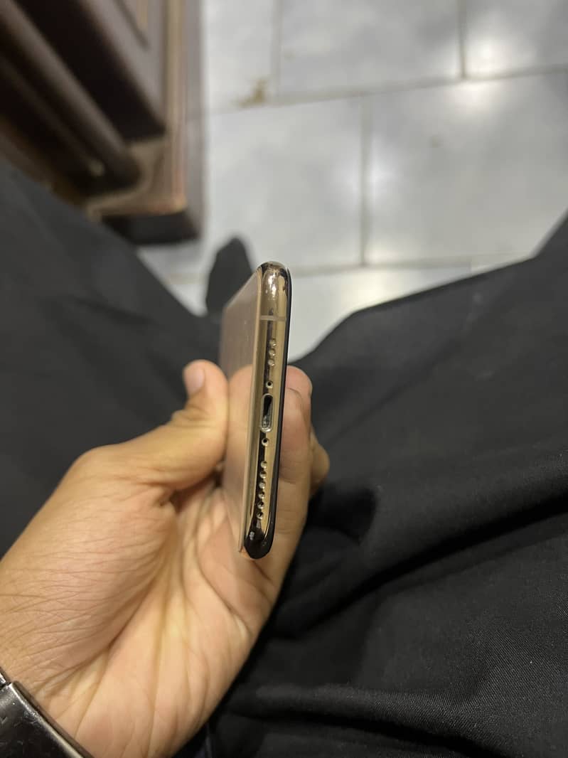 iPhone xs 4