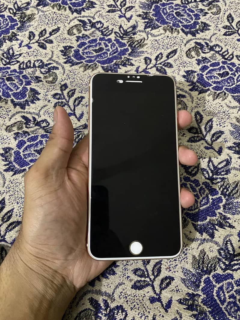 Apple iPhone 8 Plus 1