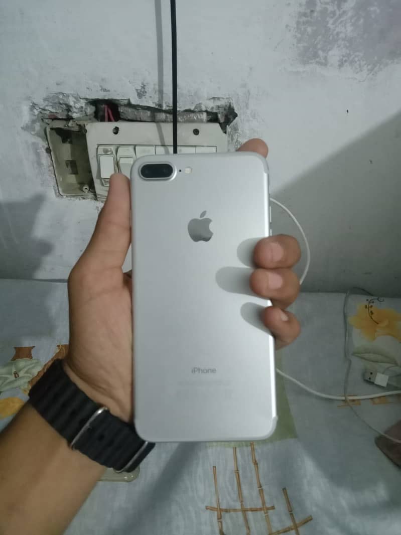 Apple iPhone 7 Plus 0