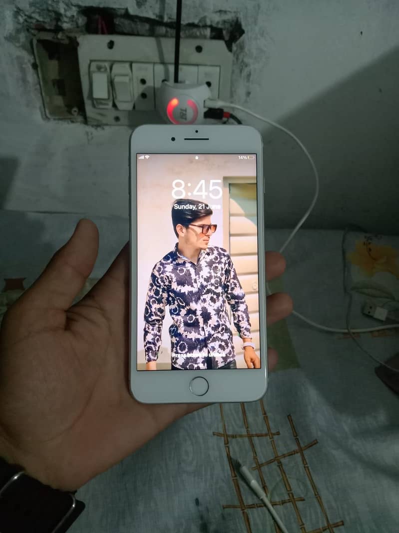 Apple iPhone 7 Plus 1