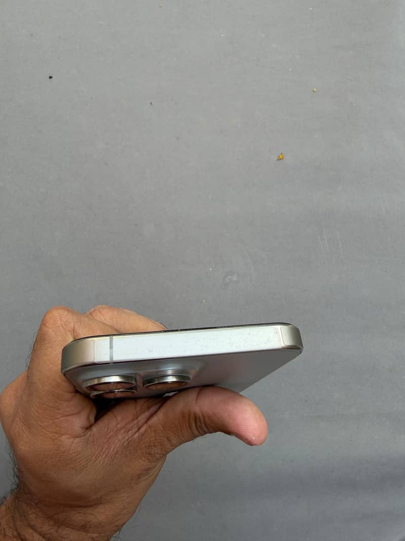 iphone 15pro max 4