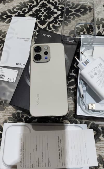 Vivo V70 5g 12/512 complete box urgent sale wtp no 0329=8963598
