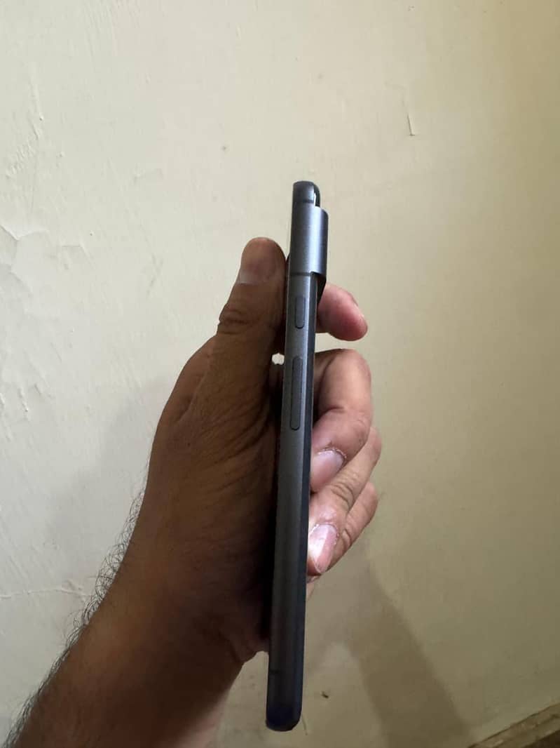 Google Pixel 8 4