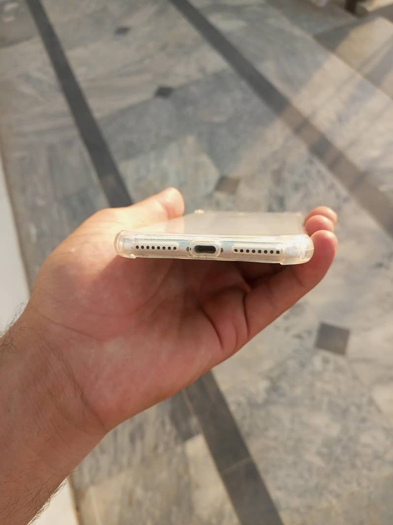 Apple iPhone 8 Plus 3