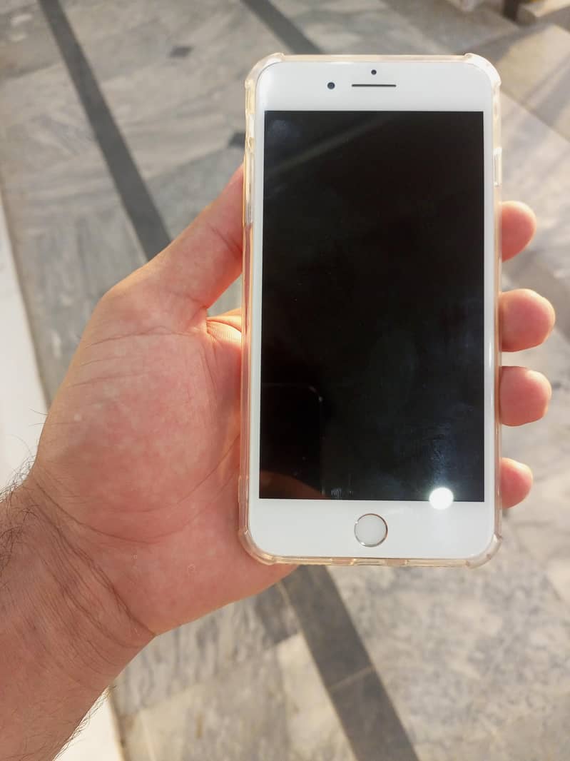 Apple iPhone 8 Plus 4