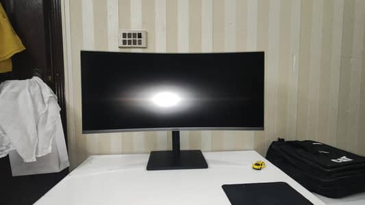 Samsung 34 CH890 34″ WQHD 100hz Curved Business And Gaming Monitor