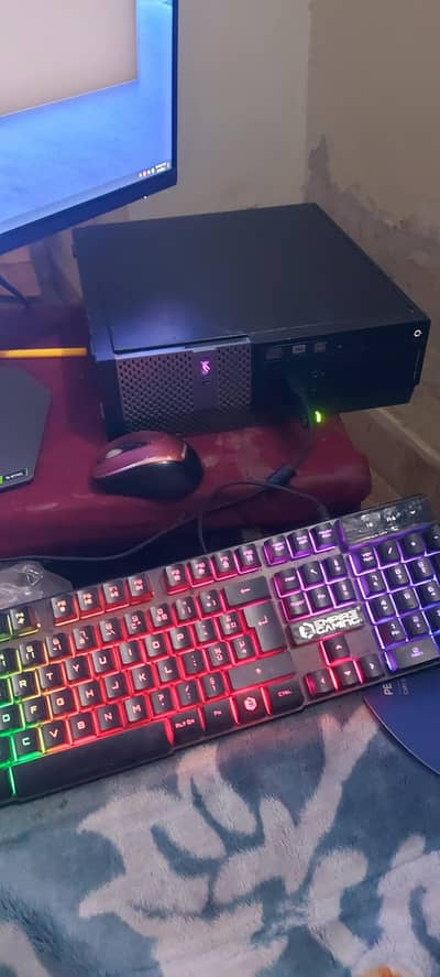 4th gen Pc  same as 4790k with rbg keyboard an wireless mouse