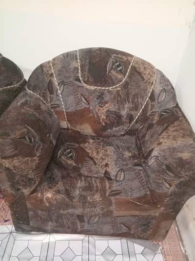 Sofa Set  ha Bohat zabardast ha urgent pason ki zarort ha