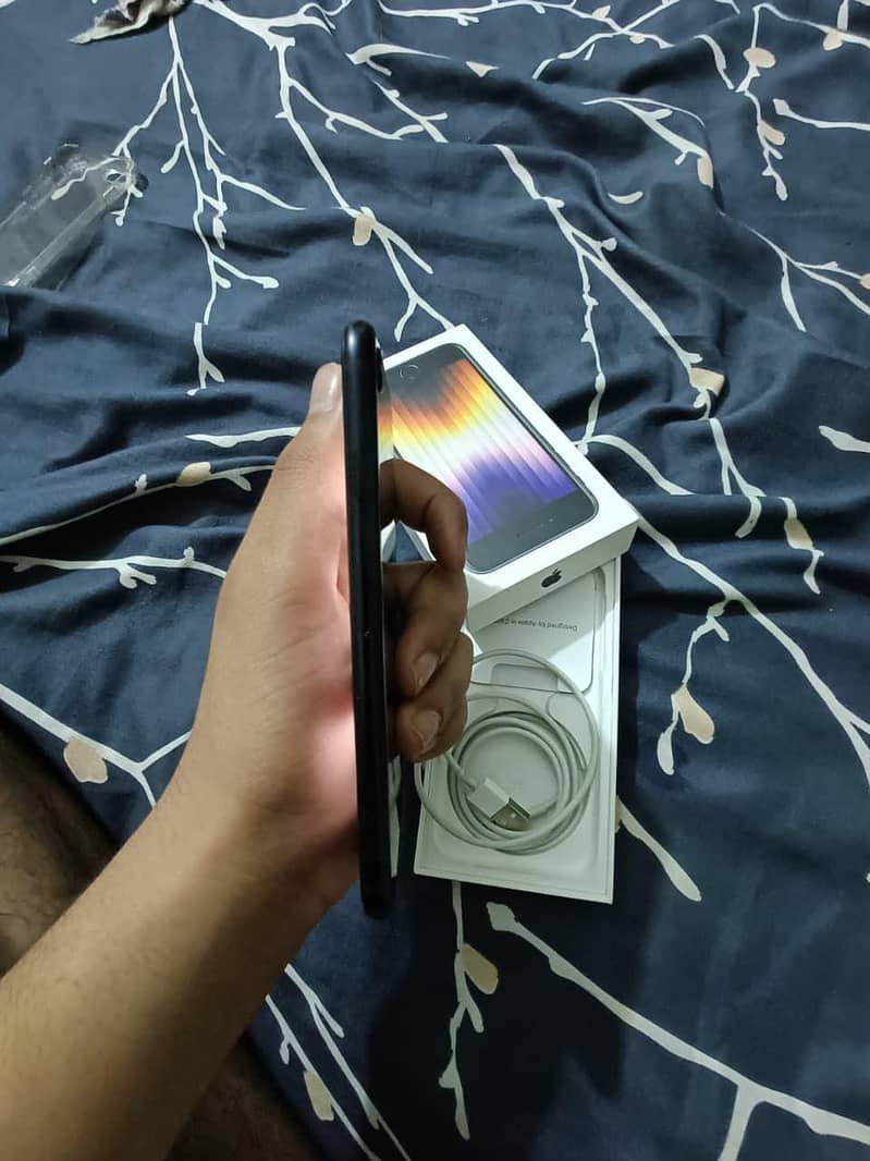 iPhone se 3rd generation 1