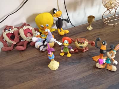 Looney Tunes characters tweety dafy tez and action figures