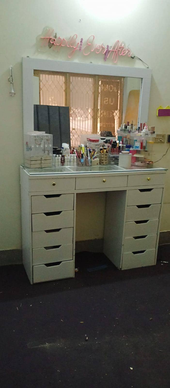 Dressing Table 0