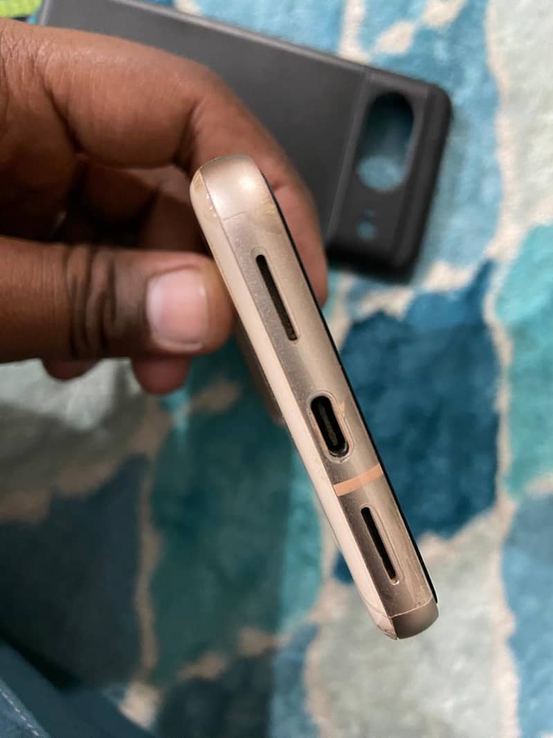 Google Pixel 8 4