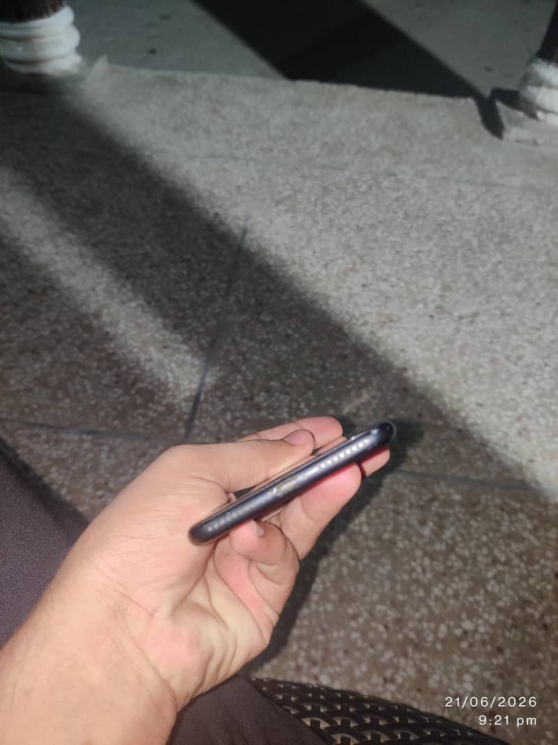 Apple iPhone 7 Plus 5
