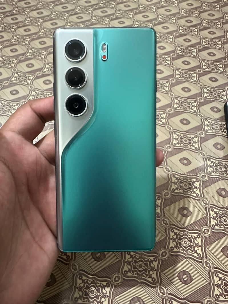 Tecno CAMON 40 Pro 1