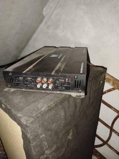 woofer and amplifier