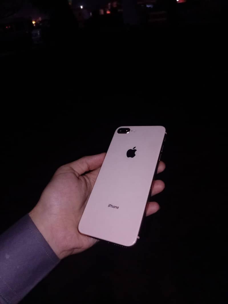 Apple iPhone 8 Plus 0
