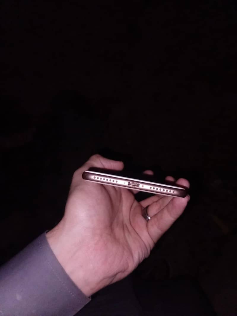 Apple iPhone 8 Plus 1