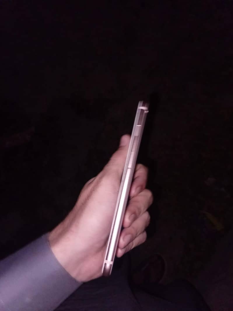 Apple iPhone 8 Plus 4