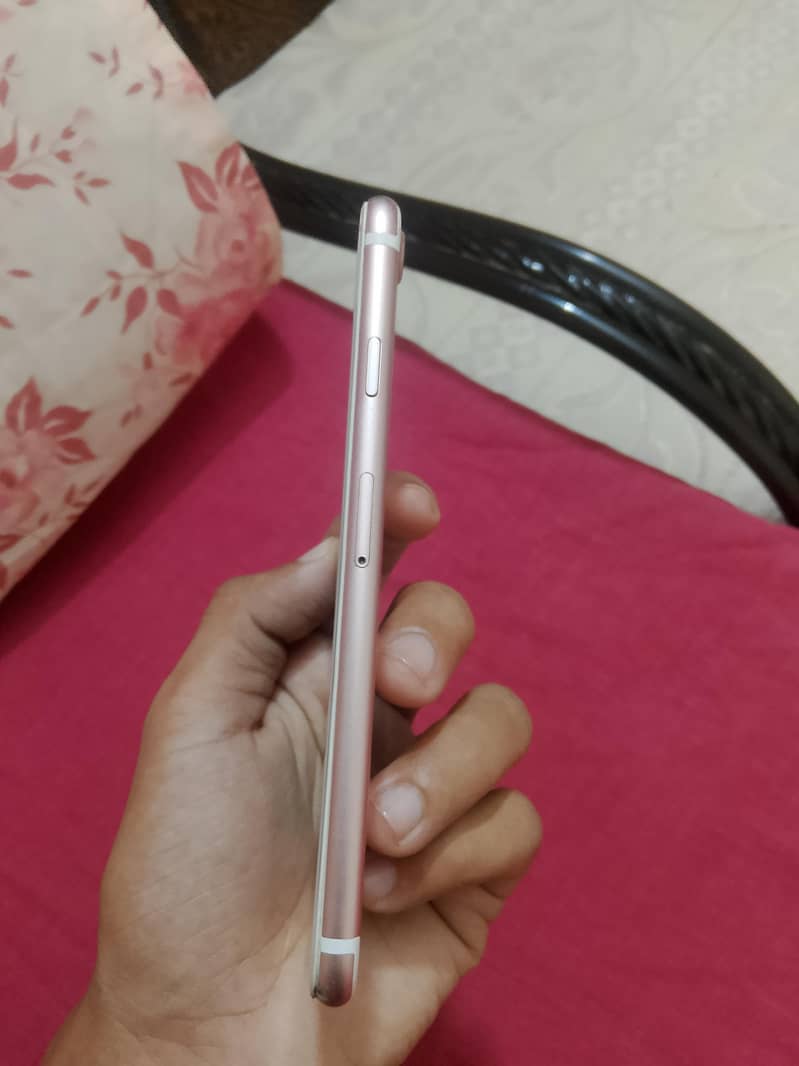 Apple iPhone 7 4