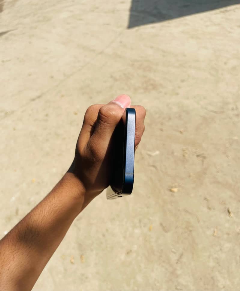 Apple iPhone 12 3