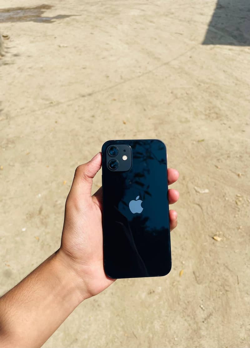 Apple iPhone 12 4