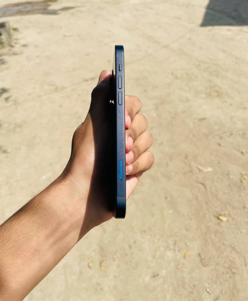 Apple iPhone 12 6