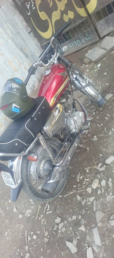 saf 1 hath usd Hoi h moky p kami peshi ho Jay g mzed