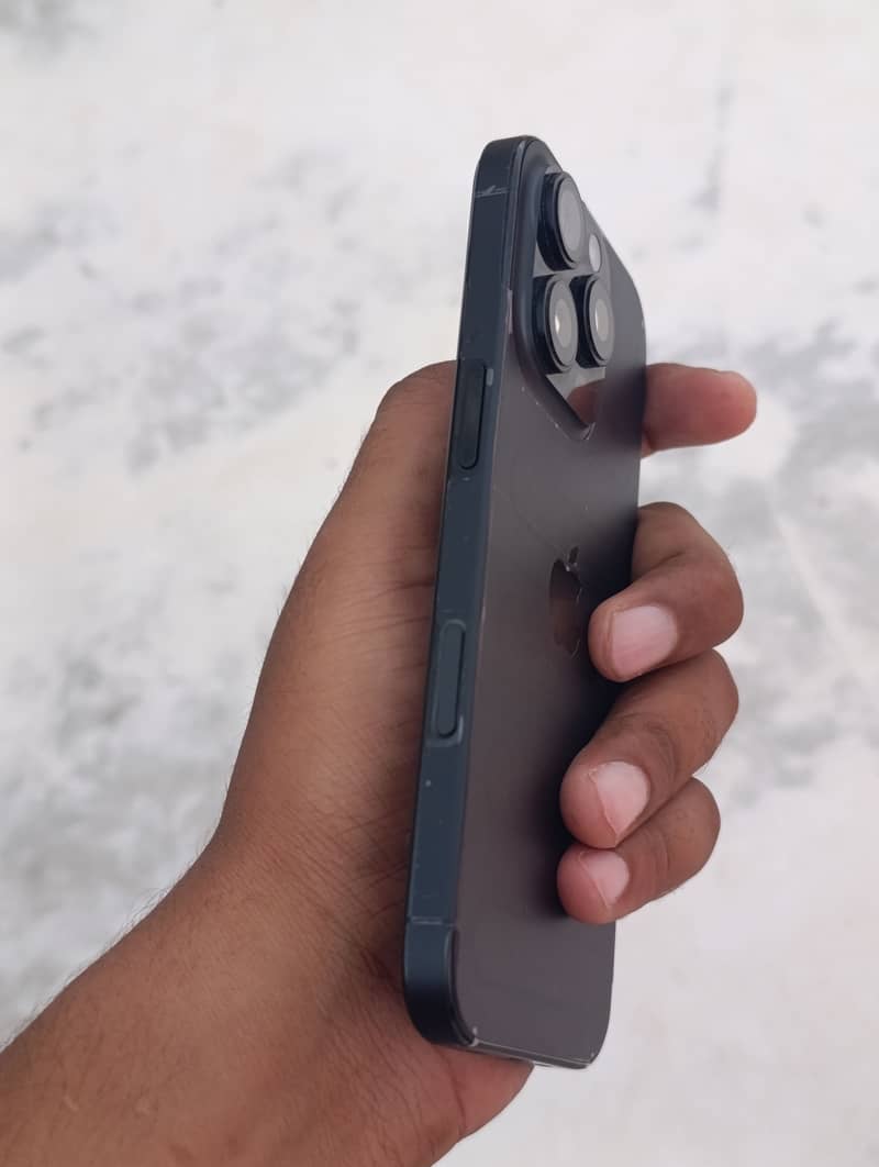 iPhone 16 Pro 0
