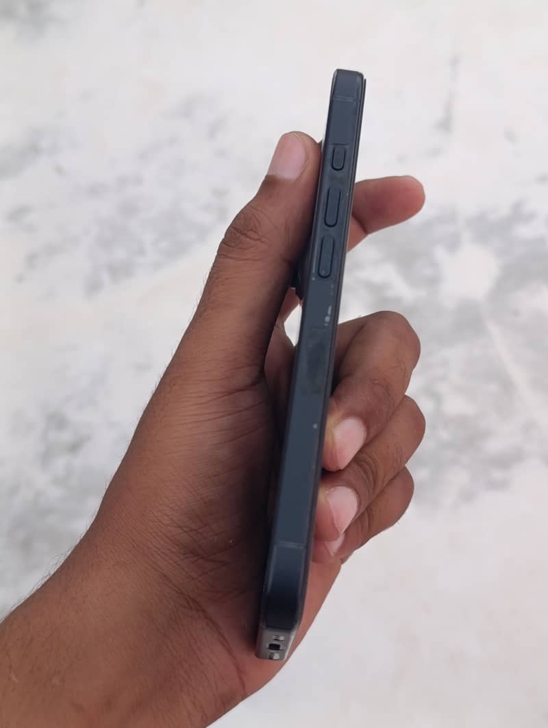 iPhone 16 Pro 1