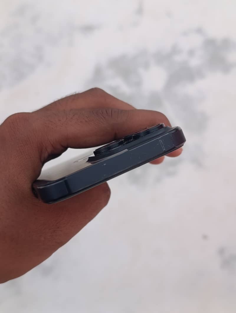 iPhone 16 Pro 2