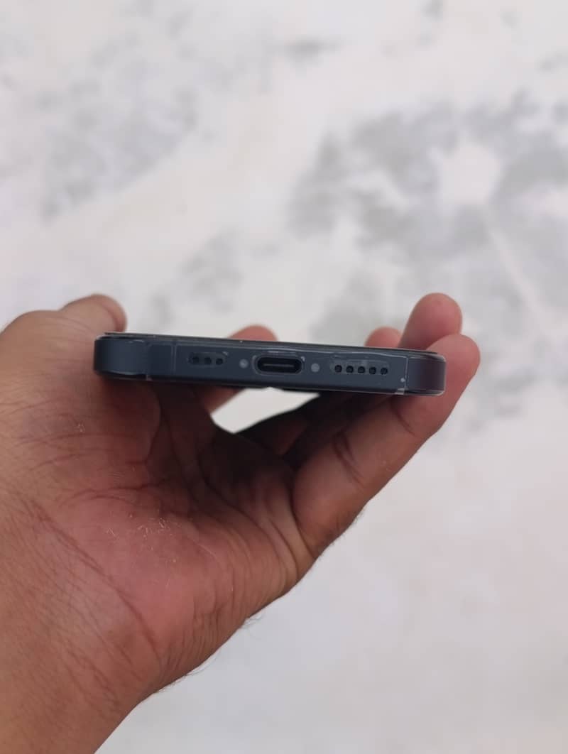 iPhone 16 Pro 4