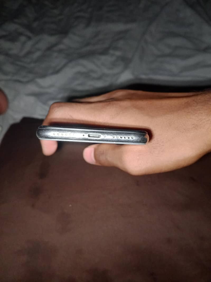 Apple iPhone X 3