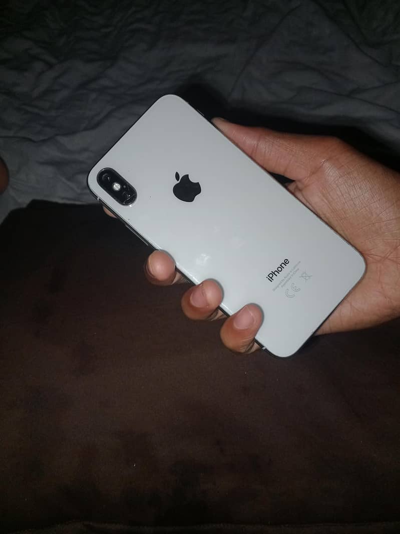 Apple iPhone X 4
