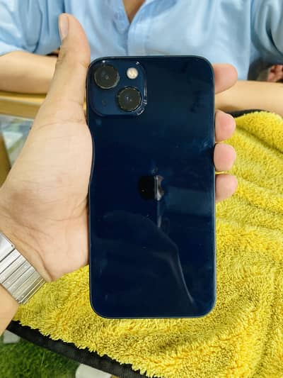 Apple iPhone 13