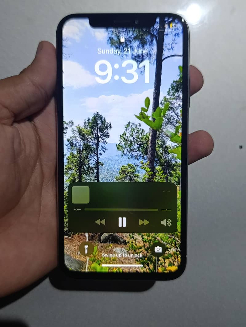 Apple iPhone X 4