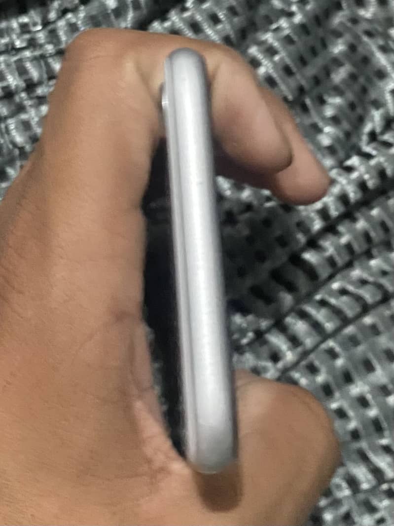 Apple iPhone SE 3