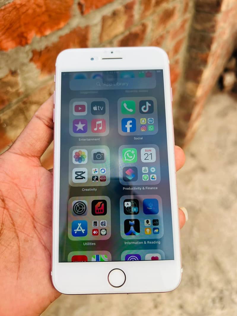 Apple iPhone 7 Plus 0