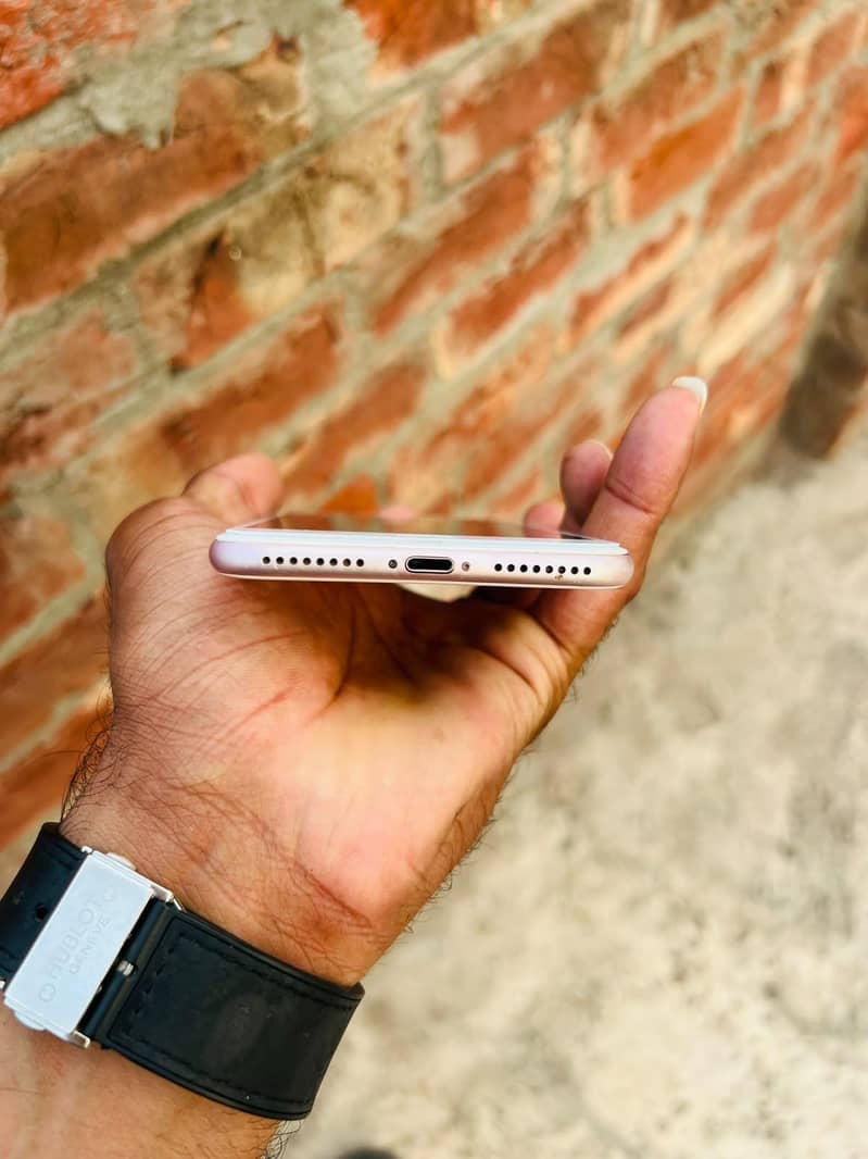 Apple iPhone 7 Plus 1