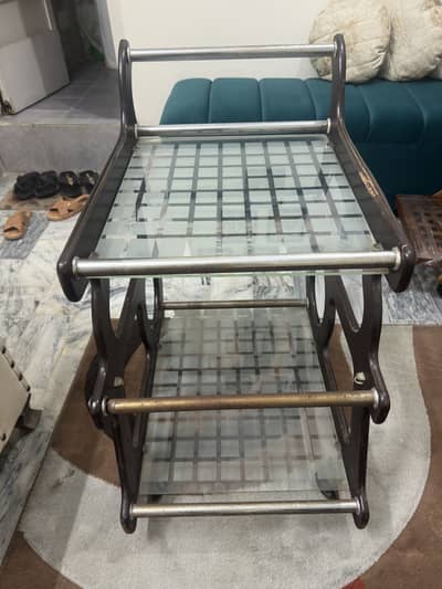 SERVING TABLE
