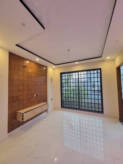 10 Marla Upper Portion Available For Rent In Park View City Lahore