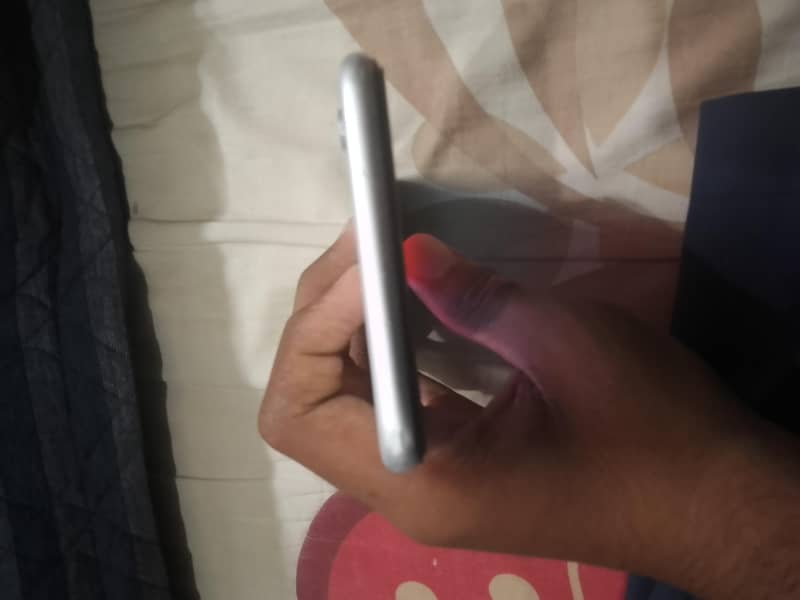 Apple iPhone 6 Plus 4