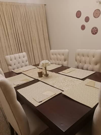 Heavy structure wooden table with 6 chairs fully poshish tuffting