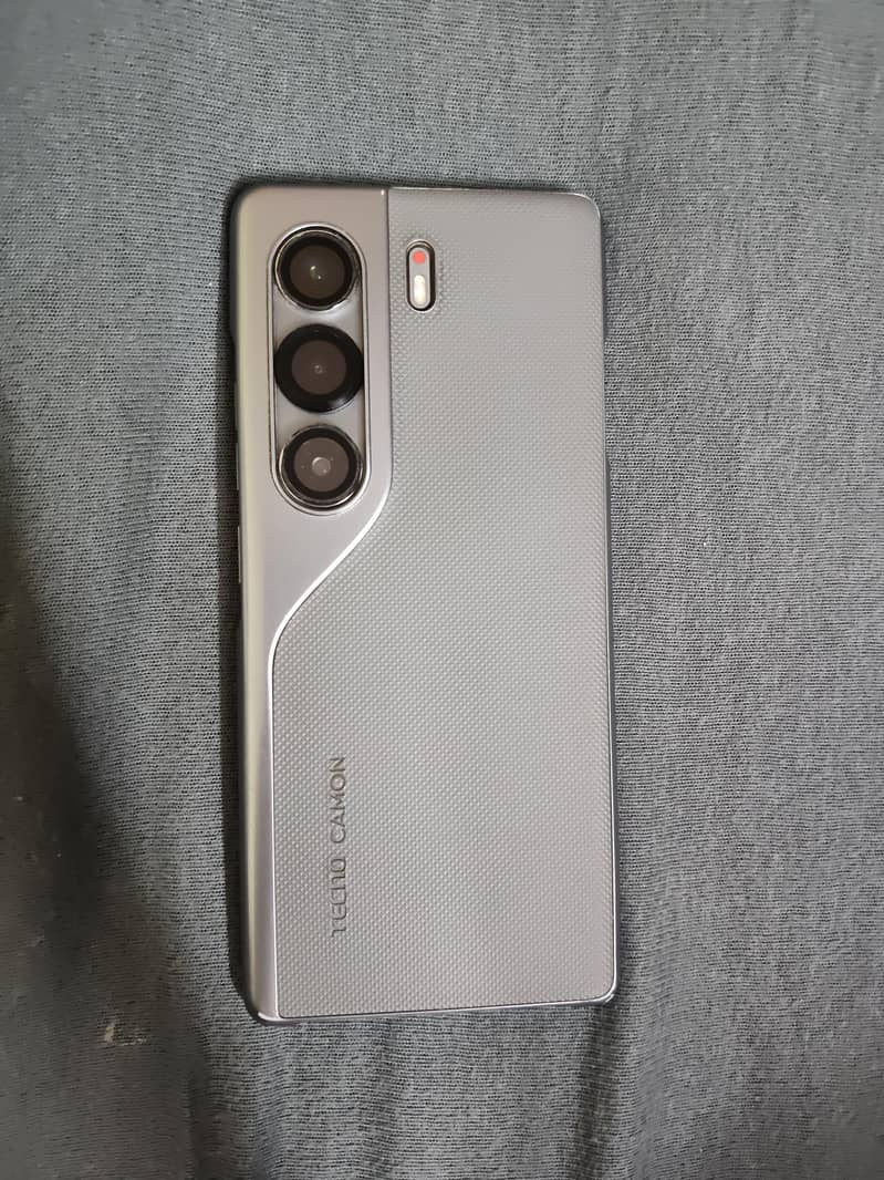 Tecno CAMON 40 Pro 0